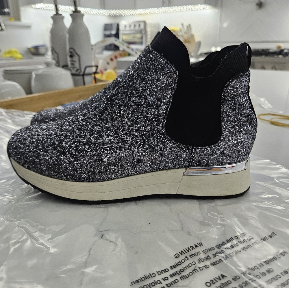 COPY - Kenneth Cole reaction slip on jog size 6